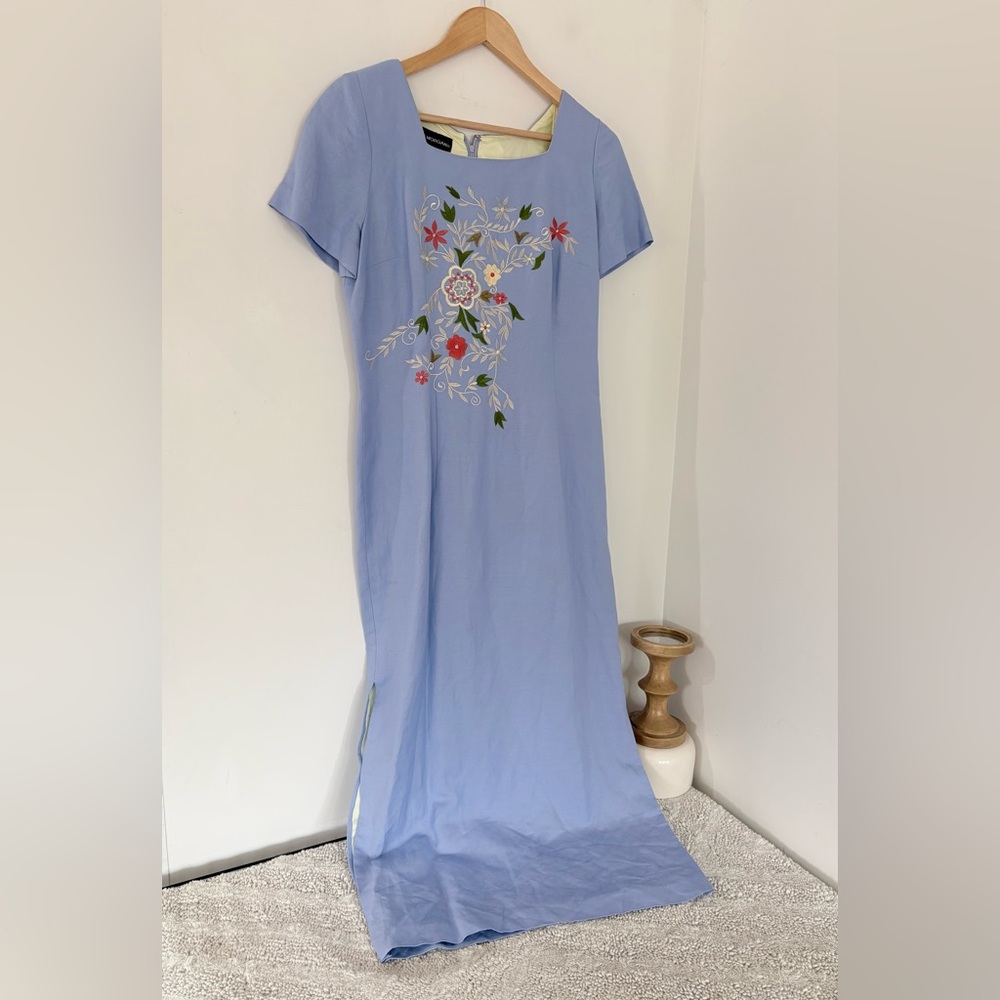 Blue Maxi SS Dress Floral Embroidery Linen Blend 10 DONNA MORGAN Button Accent